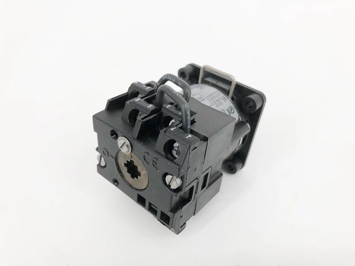 New Telemecanique 9003K2D1047M Cam Switch 300VAC 12A