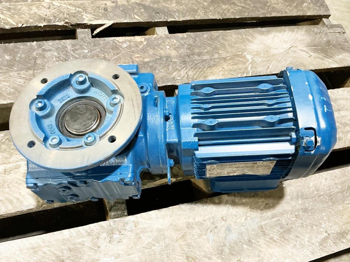 New SEW Eurodrive SAF47DRS71M4 Gearmotor 15-89RPM Output .75HP 230/460V