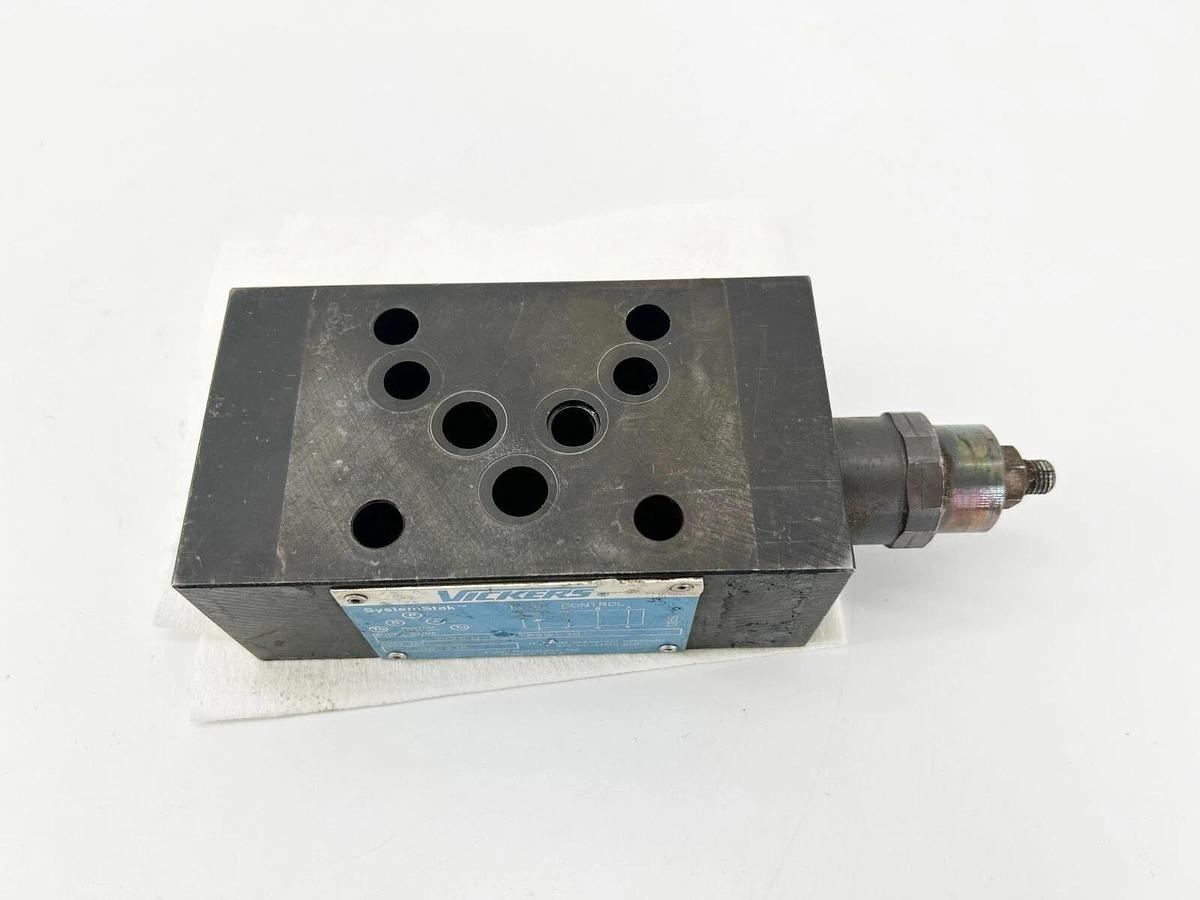 Used Vickers DGMFN-5-X-P2W-30 Flow Control Valve 4570 PSI 315Bar