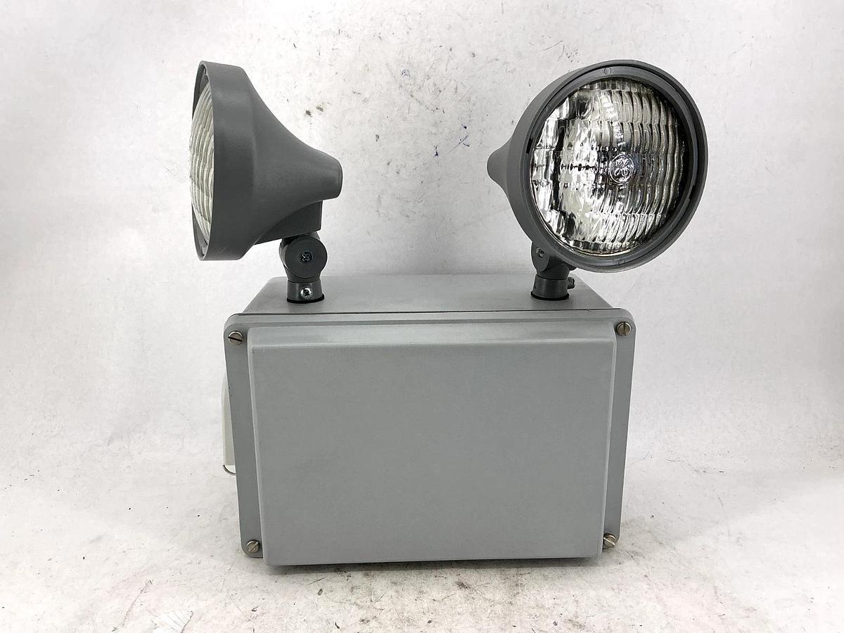 New Cooper Lighting UMB1 Sure-Lites Wet Location Emergency Light 6V 18W - No Box