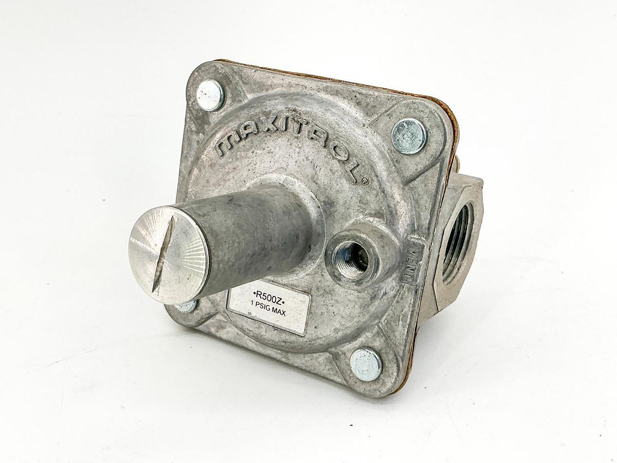 New Maxitrol R500Z Gas Regulator 1 PSIG 1/2NPT - No Box