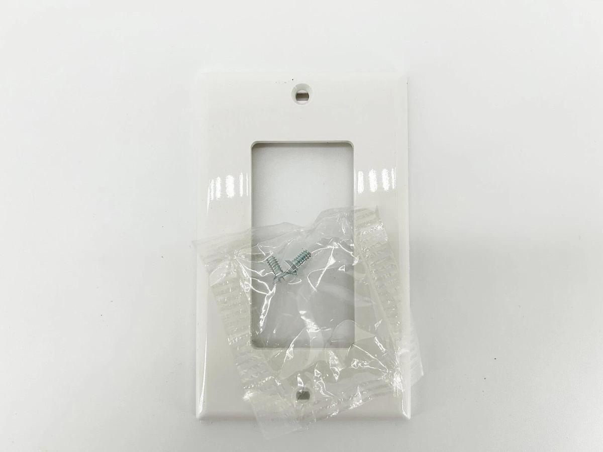 New Leviton 5380-IGW Surge Protective Duplex Receptacle 20A 125VAC White