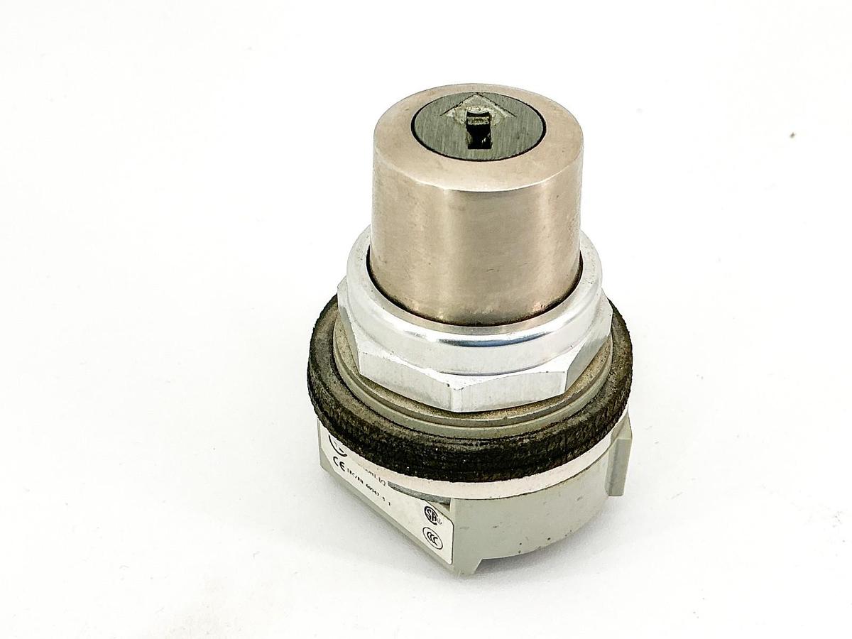 Used Allen Bradley 800T-H3204A Selector Switch Type 4/13 Ser.T - Missing Key
