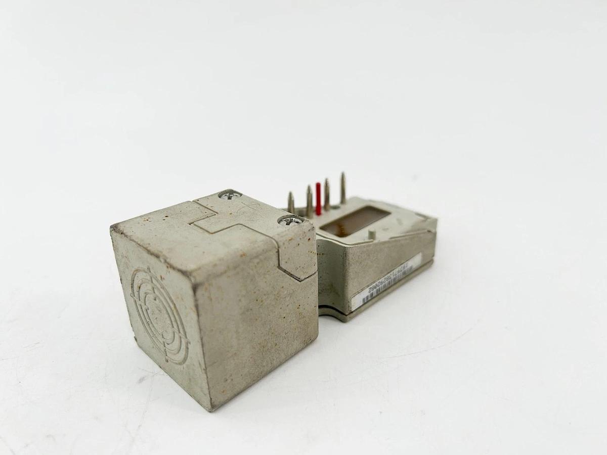 Used Omron E2Q2-N30MY4-U Proximity Sensor 250V 500mA 65Hz - Missing Back Plate