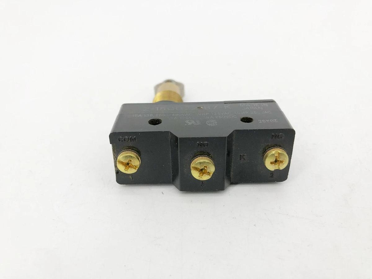 Lot of 2 New Omron Z-15GQ22-B7-K Snap Action Switches 15A 480VAC 250VDC