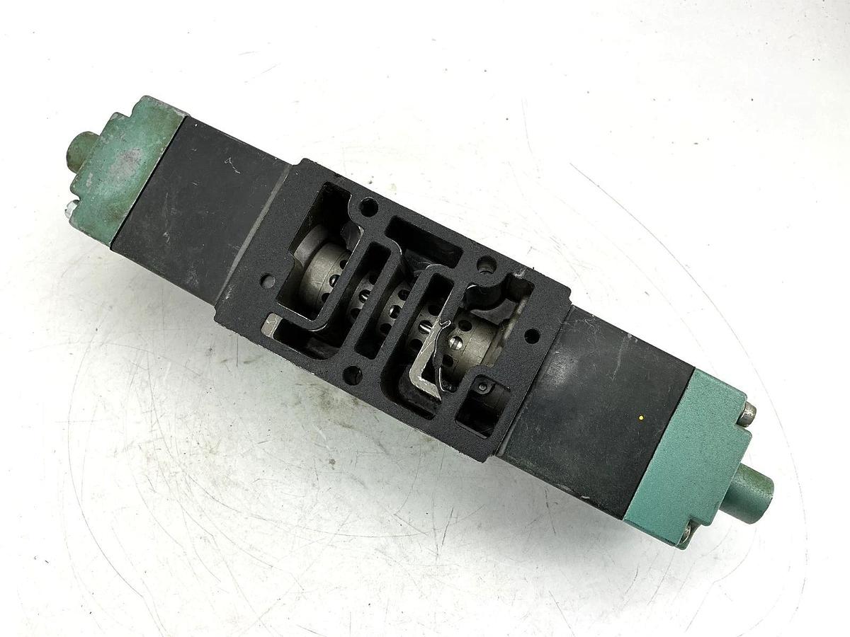 Used Numatics 554SS4006011B30 Solenoid Valve 150PSIG-Air 0.30A 110/120V 50/60HZ