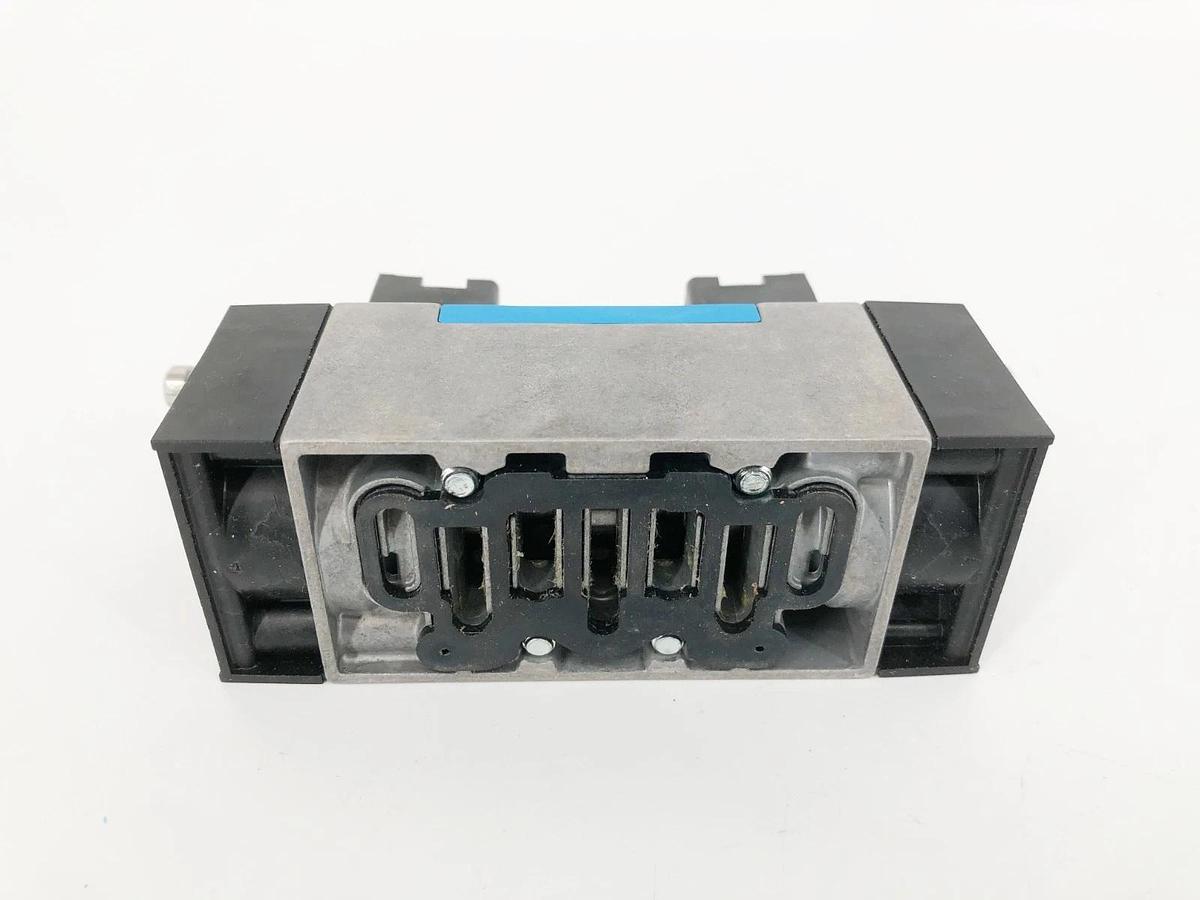 New Festo MN1H-5/3G-D-1-C Solenoid Valve 45-145psi 24VDC 159681 - No Box