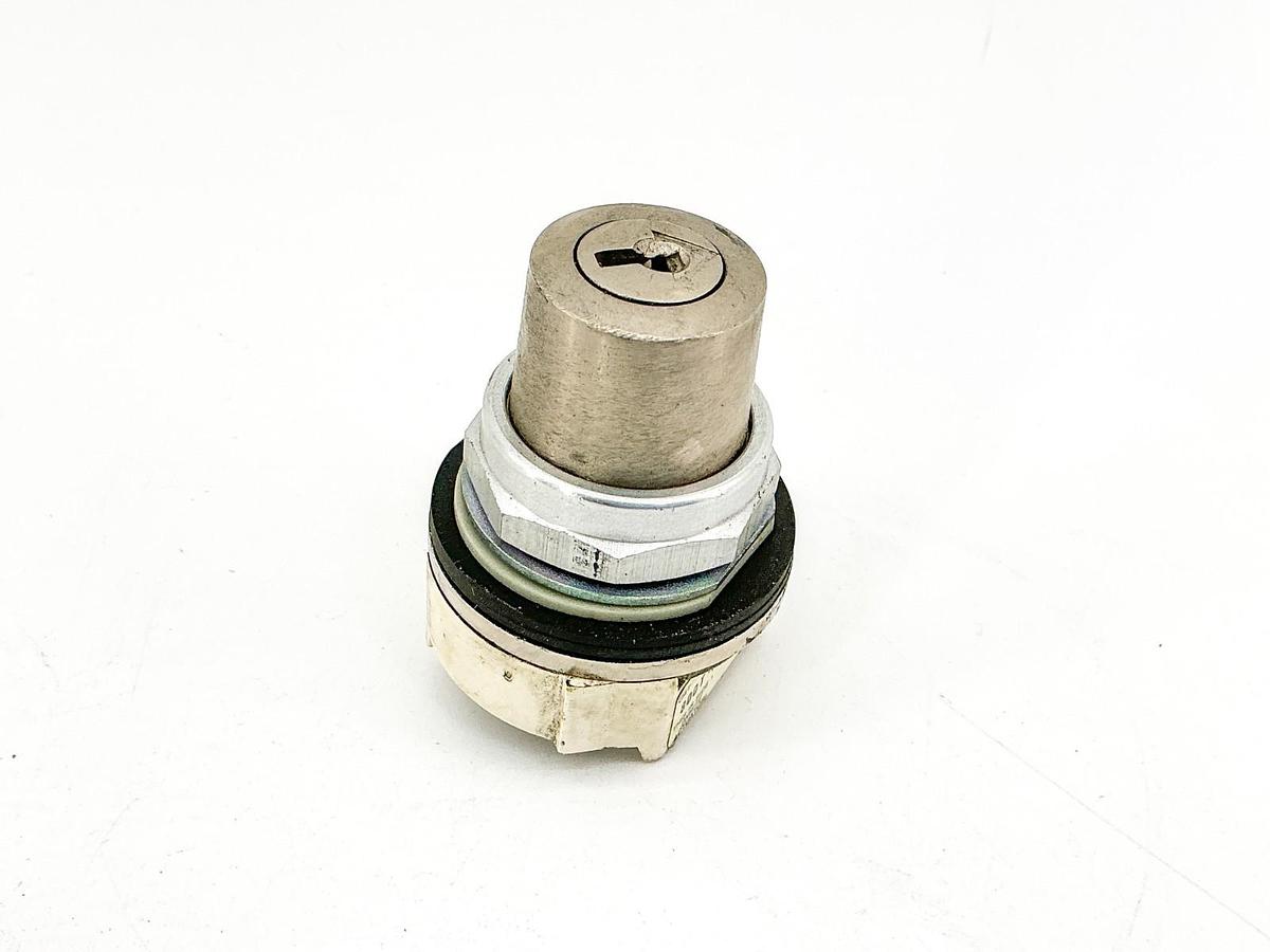 Used Allen Bradley 800T-H32 Keyed Selector Switch Ser T - Missing Key