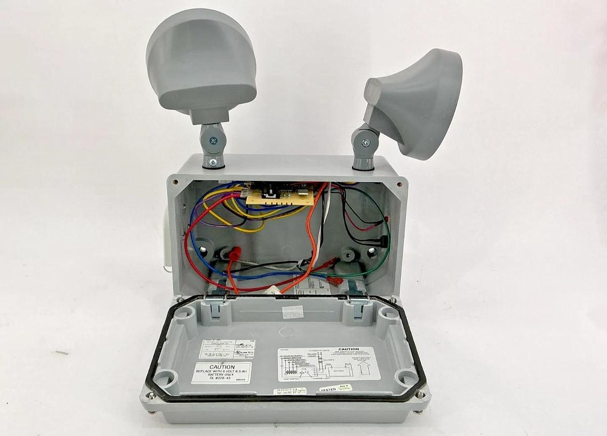New Cooper Lighting UMB1 Sure-Lites Wet Location Emergency Light 6V 18W Max