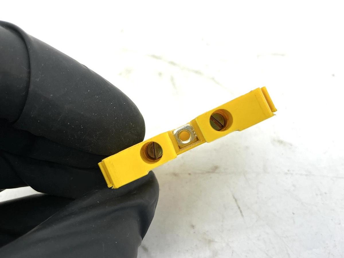 Used Lot of 35 ABB Entrelec M4/6-YELLOW Terminal Block 22-10AWG 32A 600V M4/6