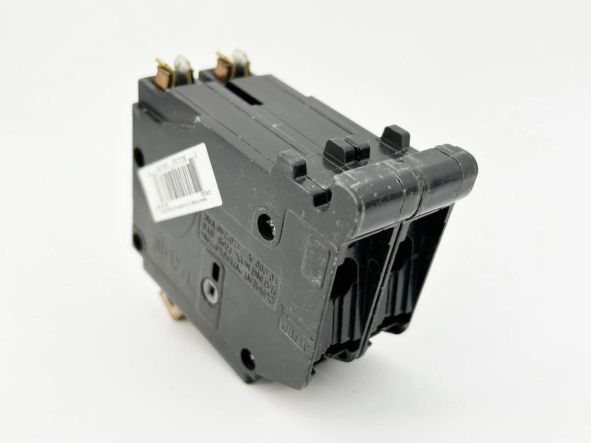 New Lot of 2 Cutler-Hammer CH220 Circuit Breaker 20A 2 Pole 240V Class STL
