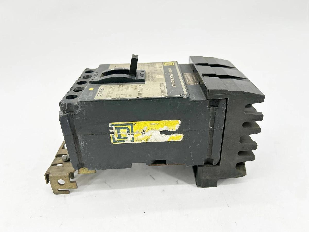Used Square D FA32030 Circuit Breaker 30A 3P 250V 50/60Hz - Damaged See Photo
