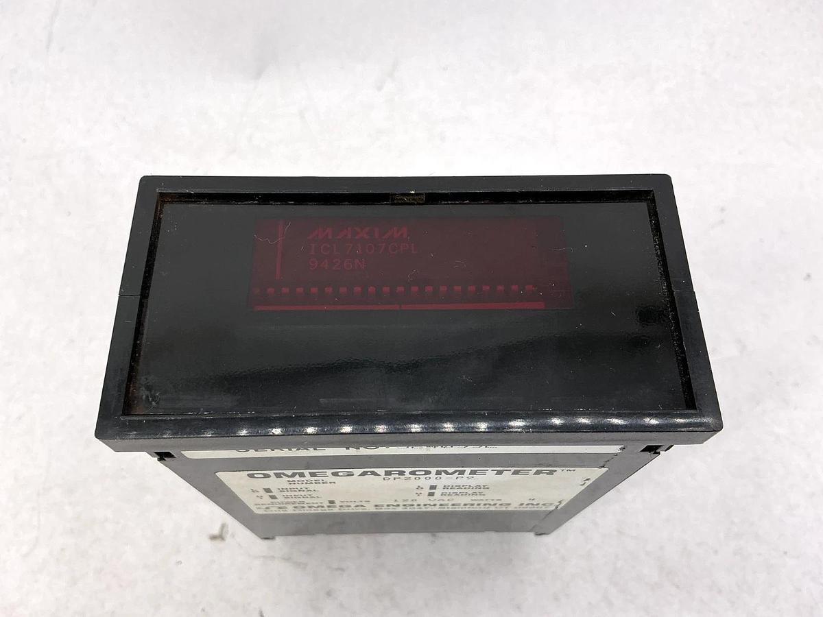 New OMEGA DP2000-P9 Omegarometer Strain Gauge / Monitor 120VAC 4-Watts