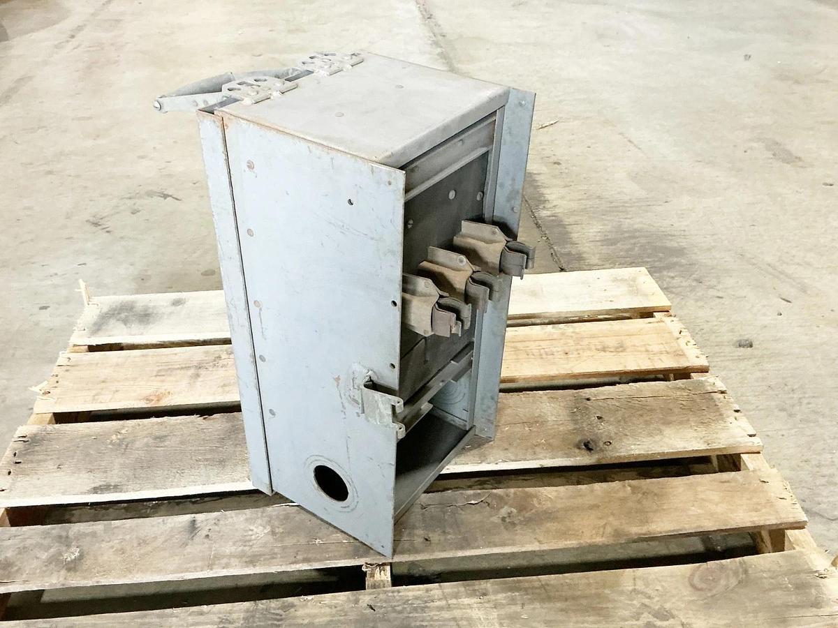 Used Square D SD9344 Fusible Bus Plug 200A 575AC HP 50 3PH 3W