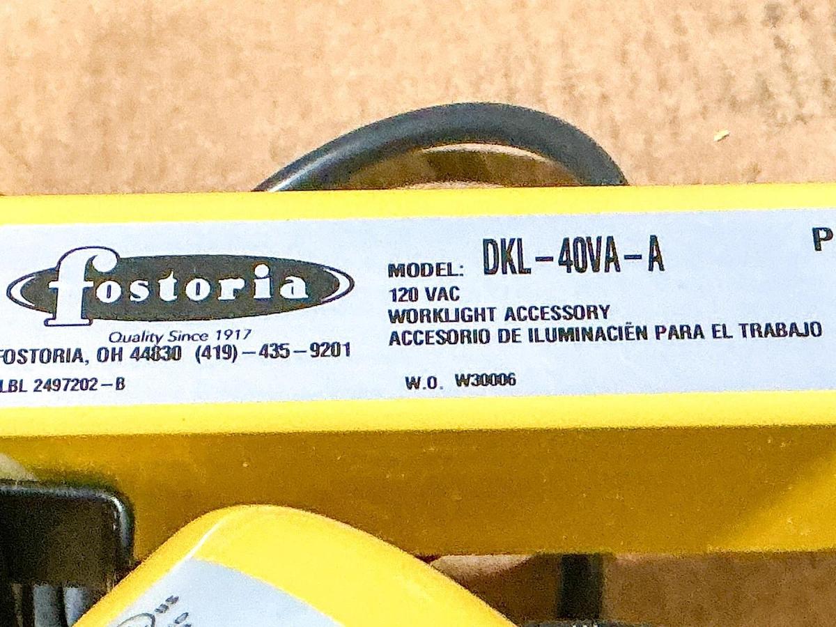 New Fostoria DKL-40VA-A Dock Light 120V 60Hz 10A