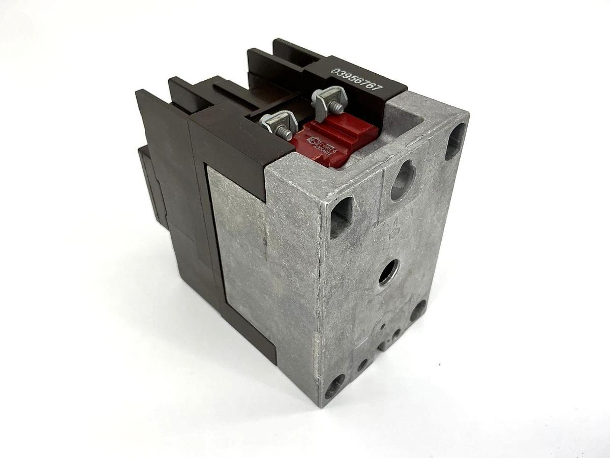 Used Cutler-Hammer D26MR40A Type M Relay 4-Pole 4NO 600V Coil 110/120V 50/60HZ D26MB