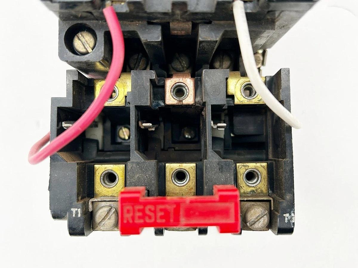 Used Square D 8736SCO7V02S Contactor Starter 575V 10HP NEMA Size 1