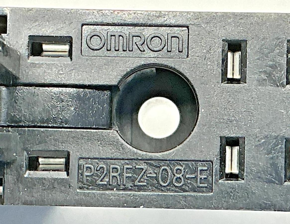 Lot of 2 New Omron P2RFZ-08-E Relay Socket 8-Pin 2-Pole 6A 250VAC P2RFZ08E