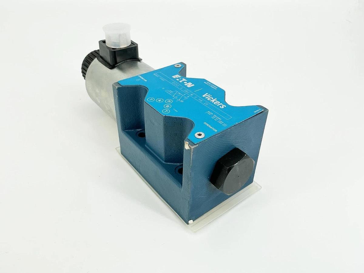 New Eaton Vickers DG4V-5-3BJ-M-U-H6-20 Hydraulic Valve 4568PSI 24V - No Box
