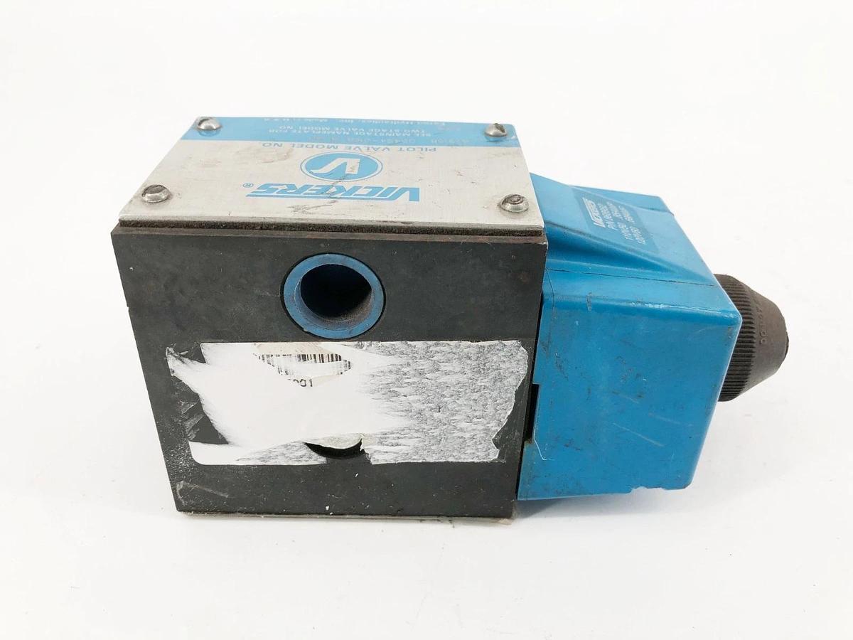 New Vickers DG4S4-016B-B-60 Directional Control Valve 110/120VAC 879158 - No Box