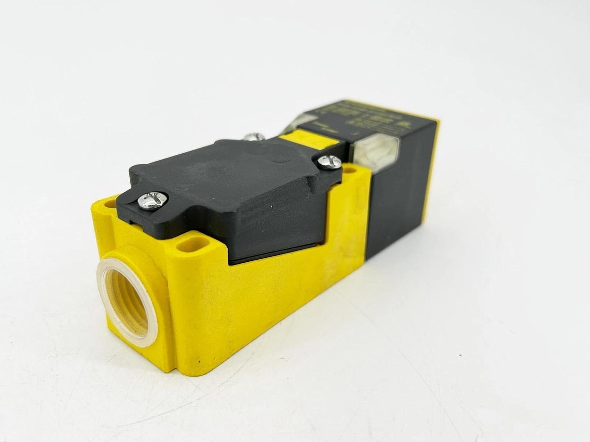 New Turck NI20-CP40-FZ3X2/S10 Sensor 20MM Range 40MM 300VDC - No Box