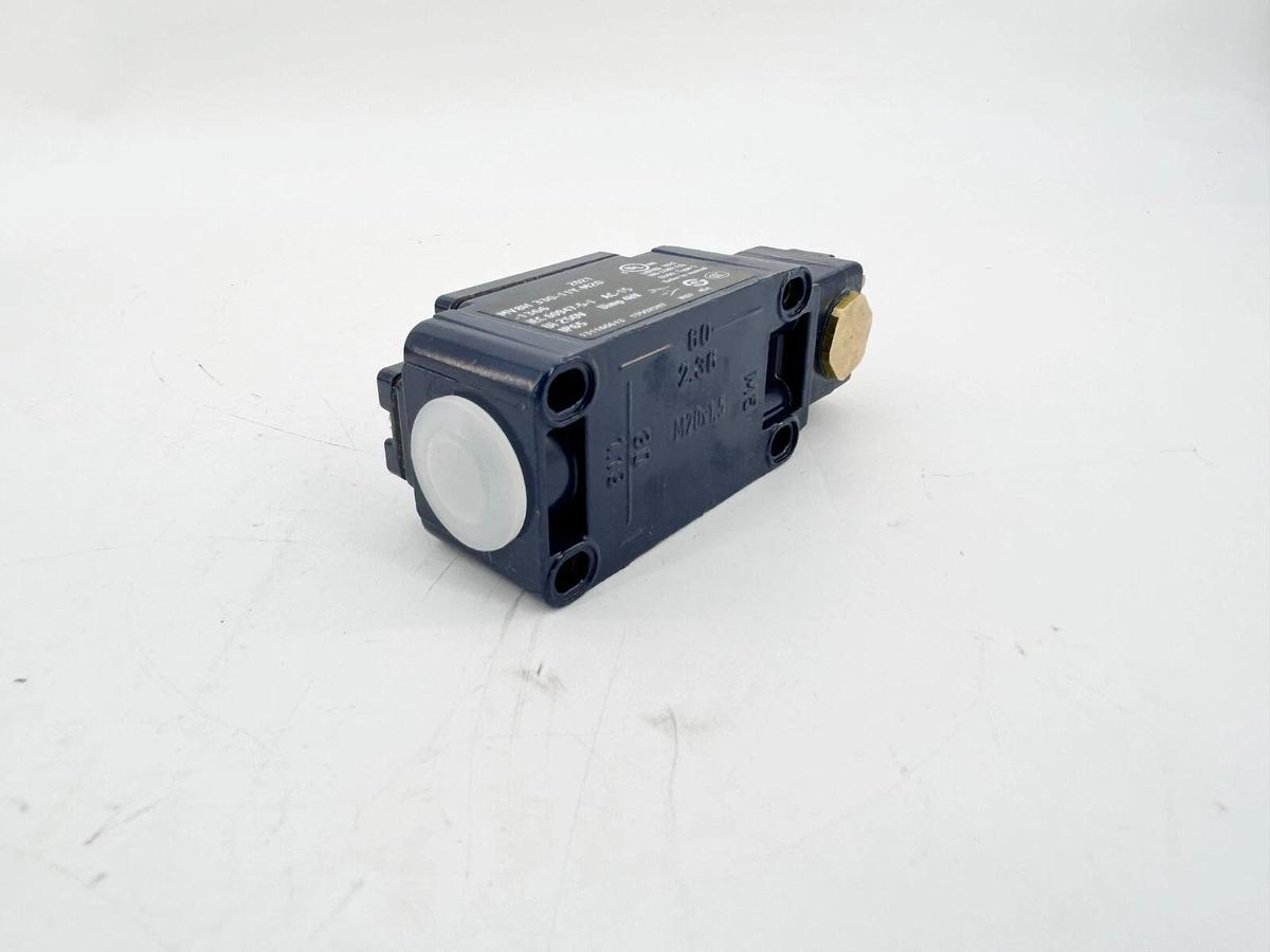 New Schmersal MV8H 330-11Y-M20-1366 Position Switch 131160613 M20X1.5