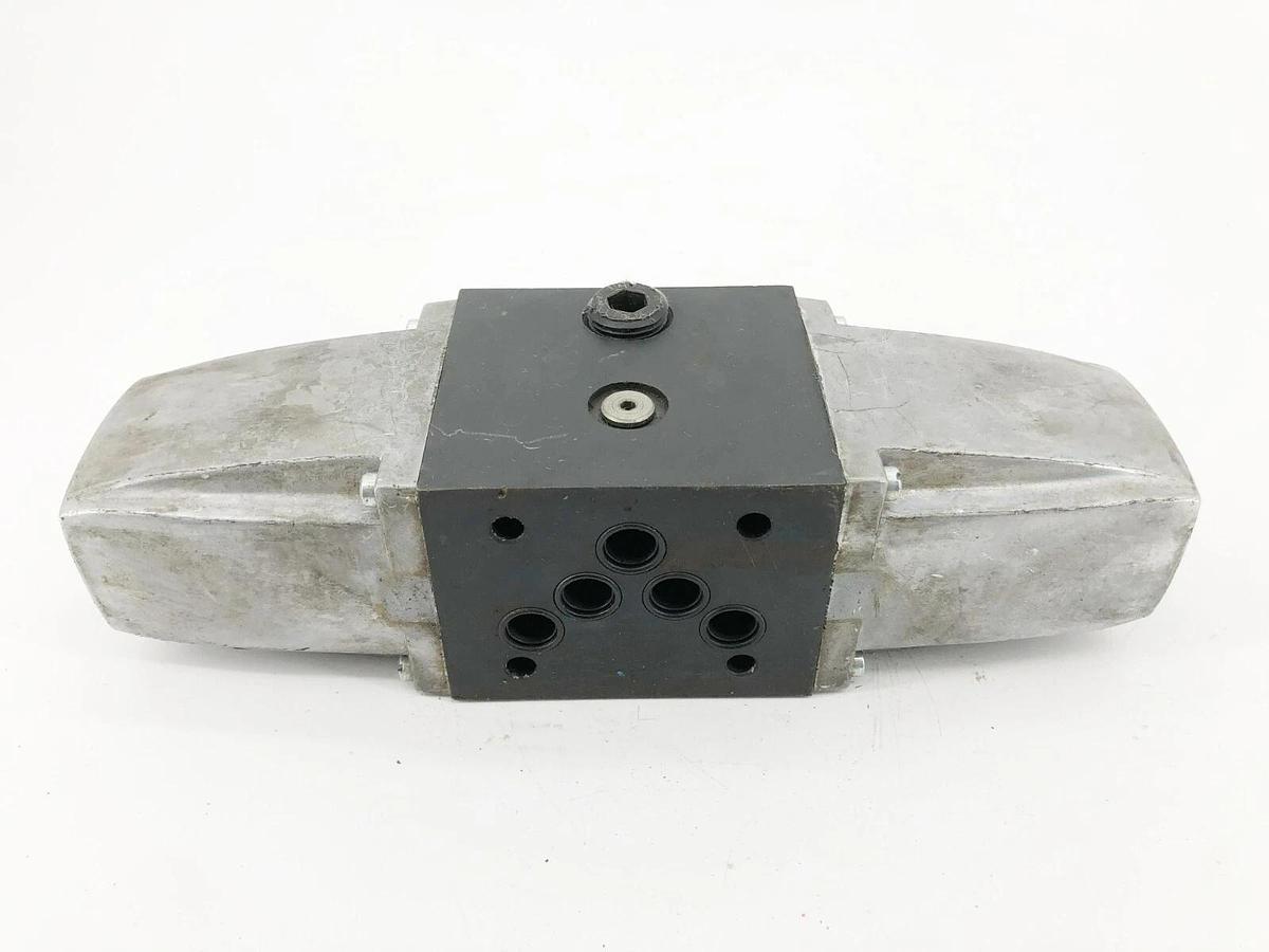 New Vickers DG4S4-016C-50 Directional Control Valve 115V Coils 297245