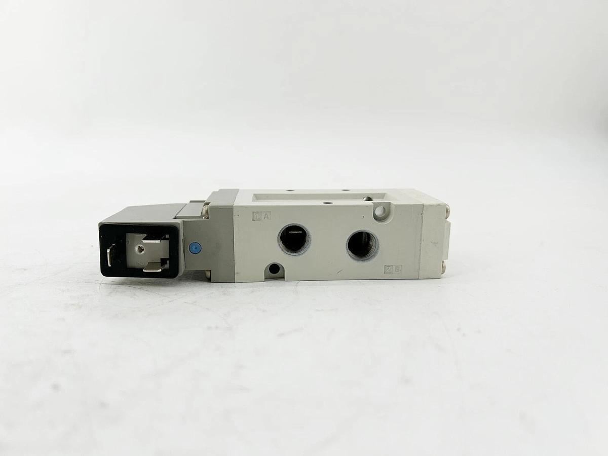 New SMC VF5120-5D1-02T Solenoid Valve 24V 1.5W