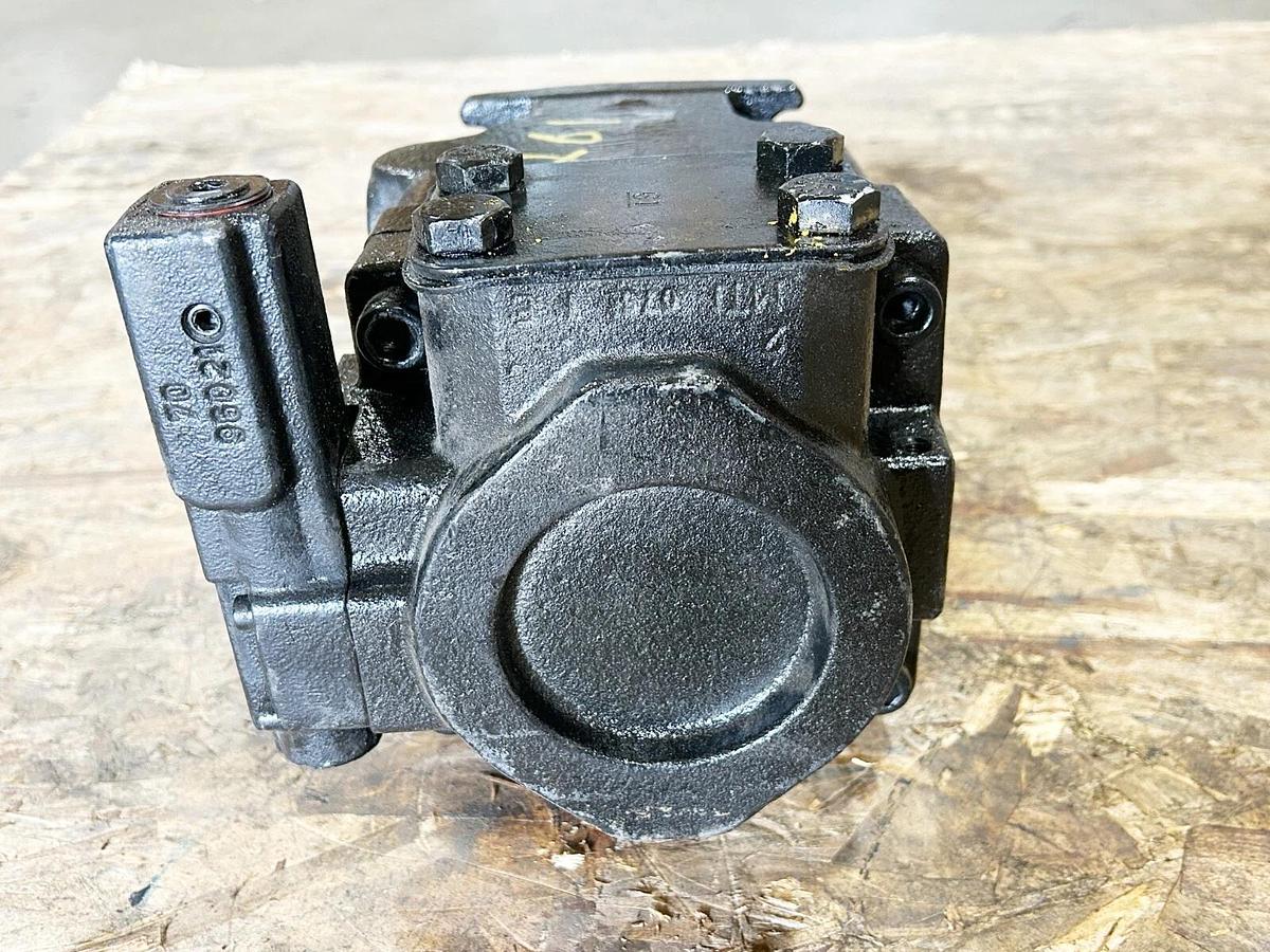 New Danfoss 83014569 JRL075CPC14NNNNN3-K4N2A2NNNNNNNNNN Hydraulic Pump