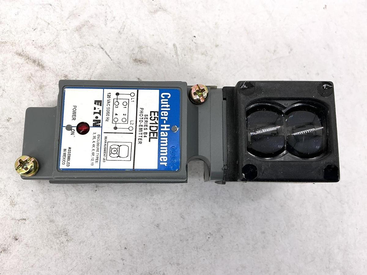 New Eaton Cutler-Hammer E51DEL Photoelectric Thru-beam Source Head & Body 120VAC