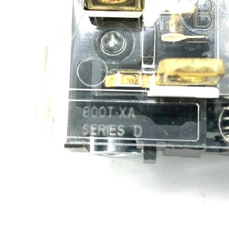 New Allen-Bradley 800T-D Ser. T Green Pushbutton Type 4 13 800T-XA - No Box