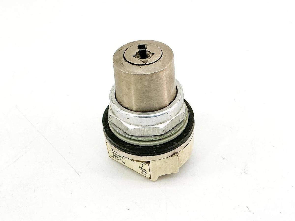 Used Allen Bradley 800T-H3203 Selector Switch Type 4/13 Ser.T - Missing Key