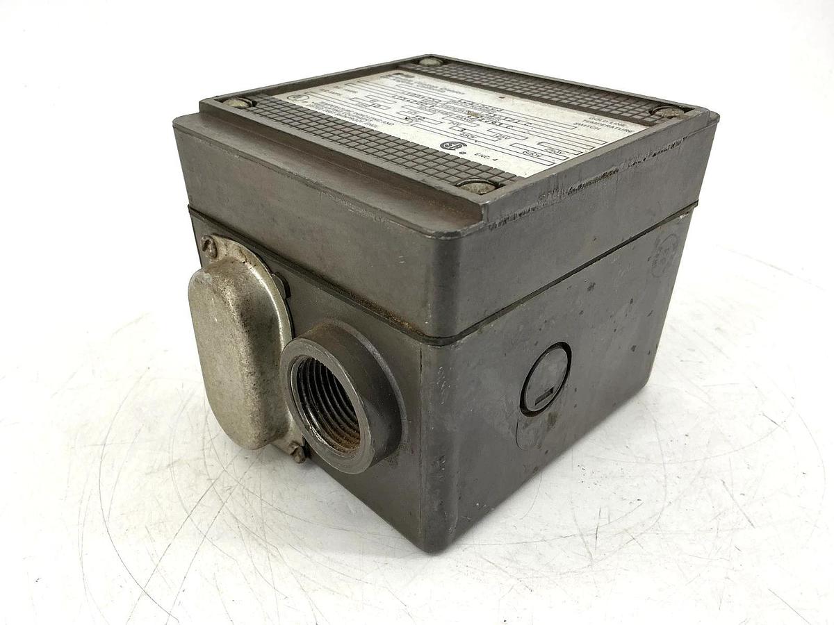 Used Barksdale L2H-H203 Temperature Switch Range 75-200F 10A@120/250V 3A@480V