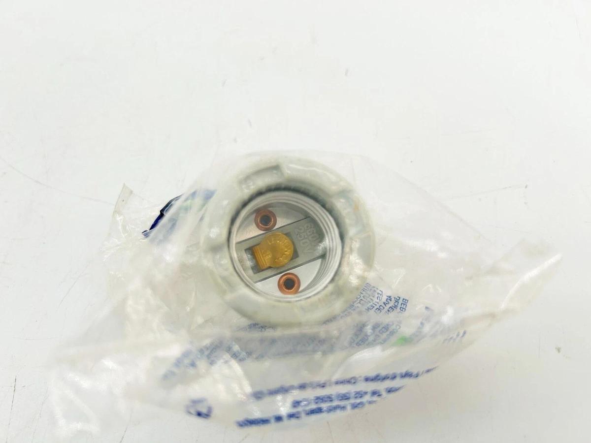 New Lot of 5 Leviton 000-8681 Lamp Holder 261B 66W 250V