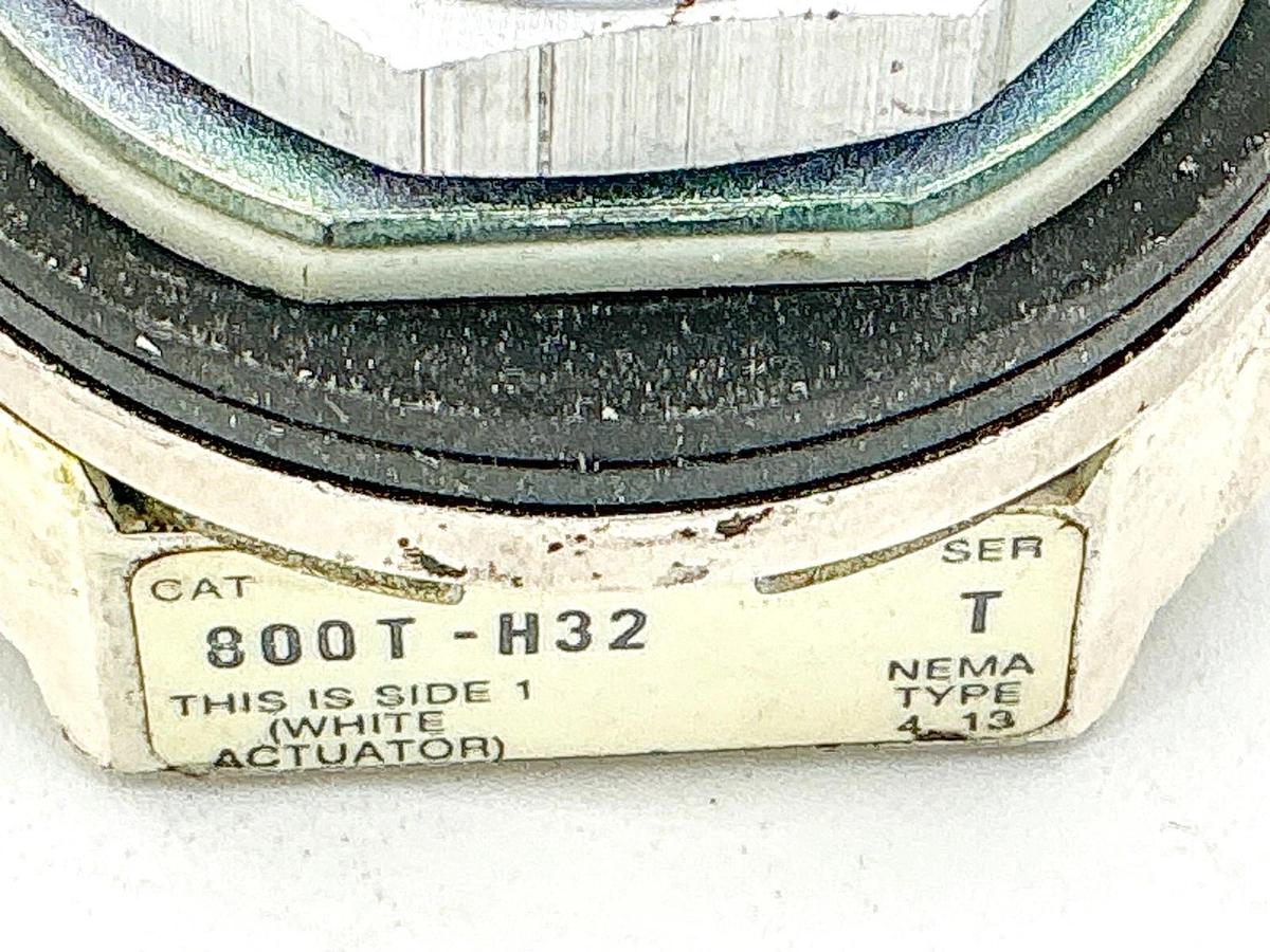 Used Allen Bradley 800T-H32 Keyed Selector Switch Ser T - Missing Key