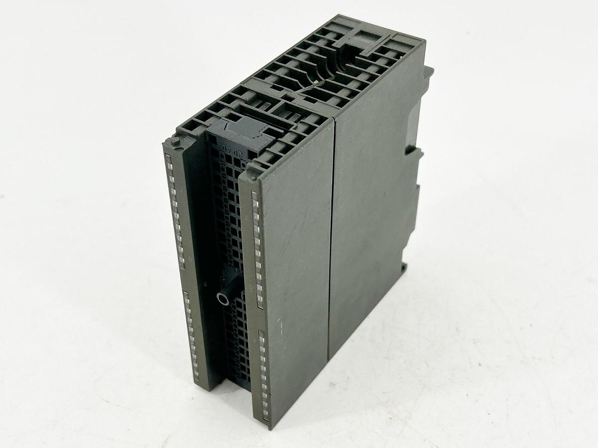 New Siemens Simatic S7 Controller 6ES7 322-1HF10-0AA0