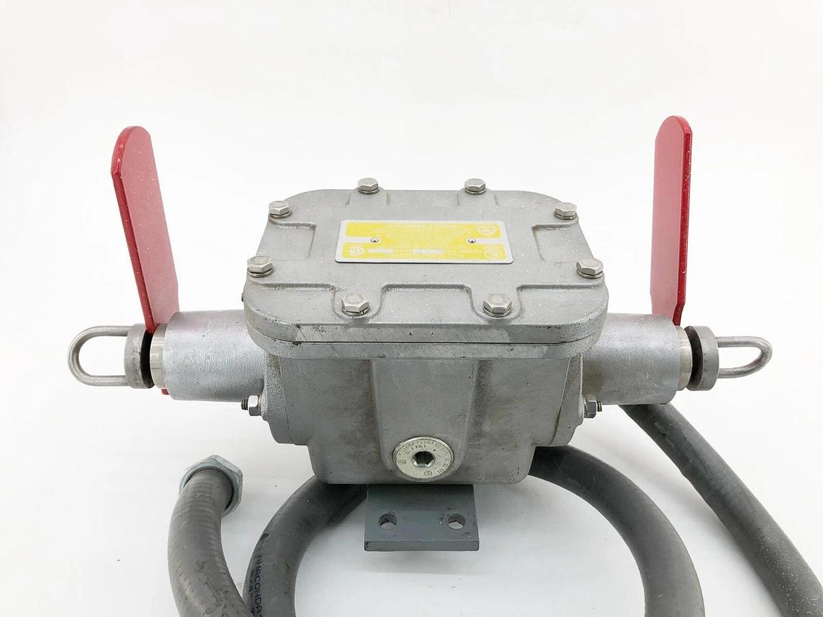 Used Conveyor Components PC-D2SX Pull Cord Control SPDT 20A 125/250/480VAC