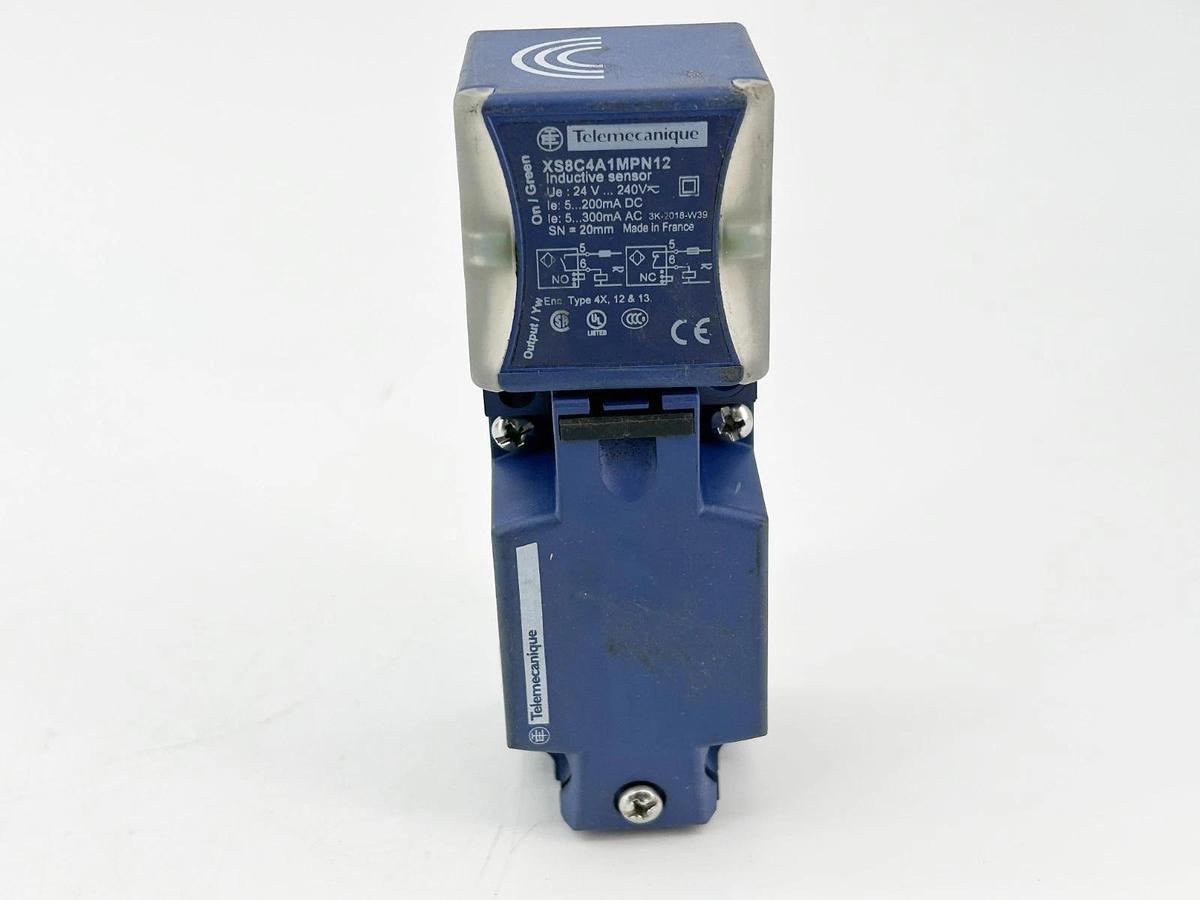 Used Telemecanique XS8C4A1MPN12 Proximity Sensor 2-Wire 249V