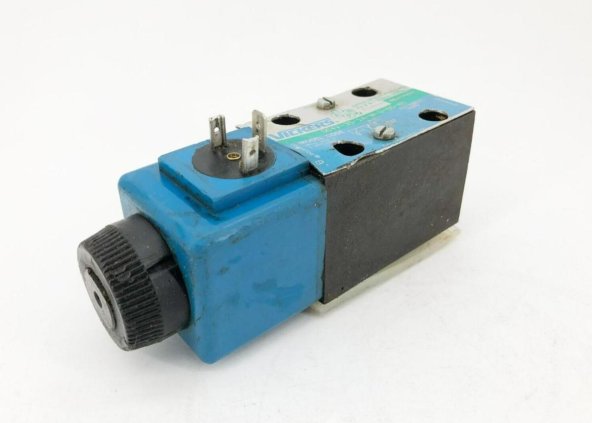 Used Vickers DG4V-3S-2A-M-U-B5-60 Directional Control Valve 120V 1450psi 02-109632