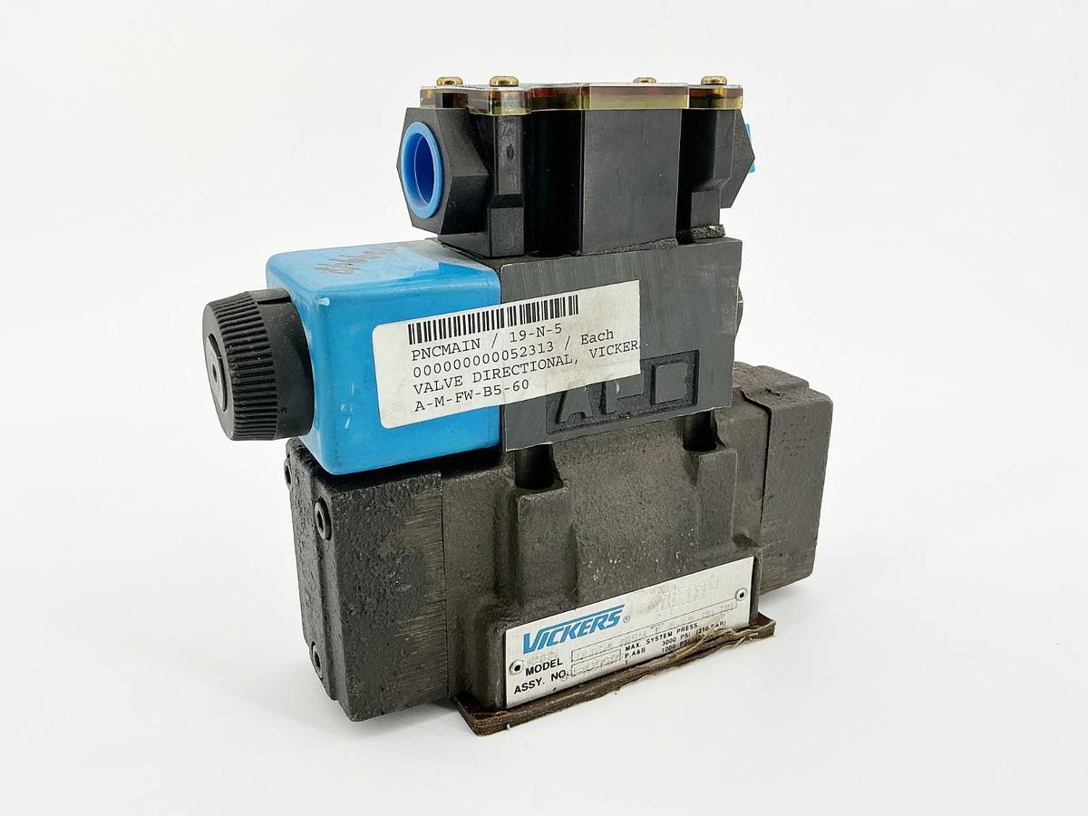 New Vickers DG5S4-022A-T-M-FW-B5-20 Solenoid Valve 120V 02-127375 - No Box