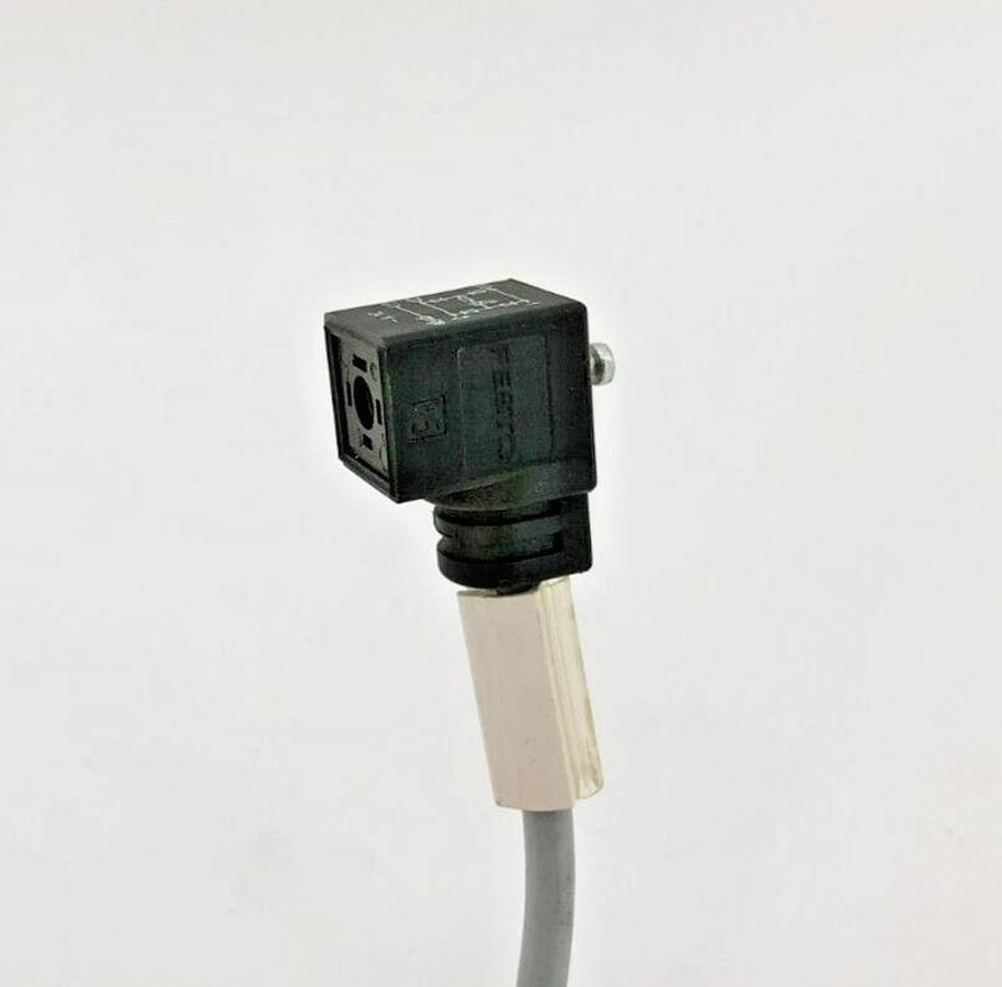 New Festo KMEB-1-24-5-LED Angled Plug Socket