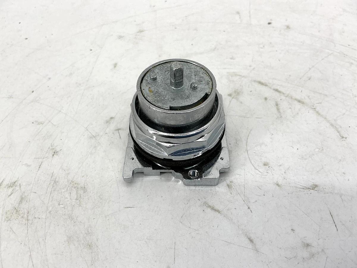 New Eaton Cutler-Hammer 10250T4011 Ser A3 Selector Switch 2Pos Maintained