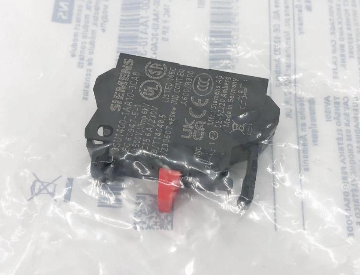 Lot of 2 New Siemens 3SU1400-1AA10-3CA0 Contact Blocks