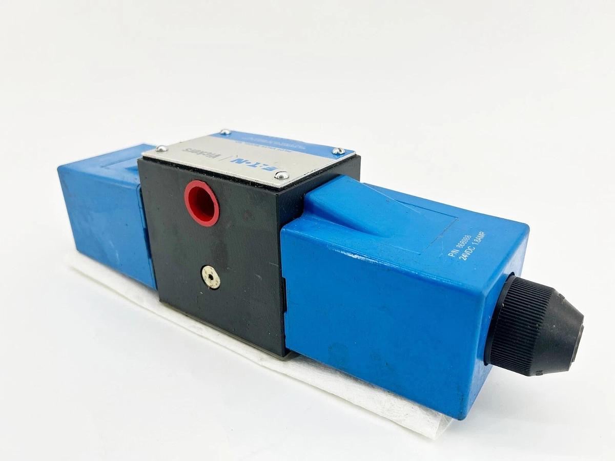 New Eaton Vickers DG4S4-016C-H-60 Directional Control Valve 24V coils - No Box