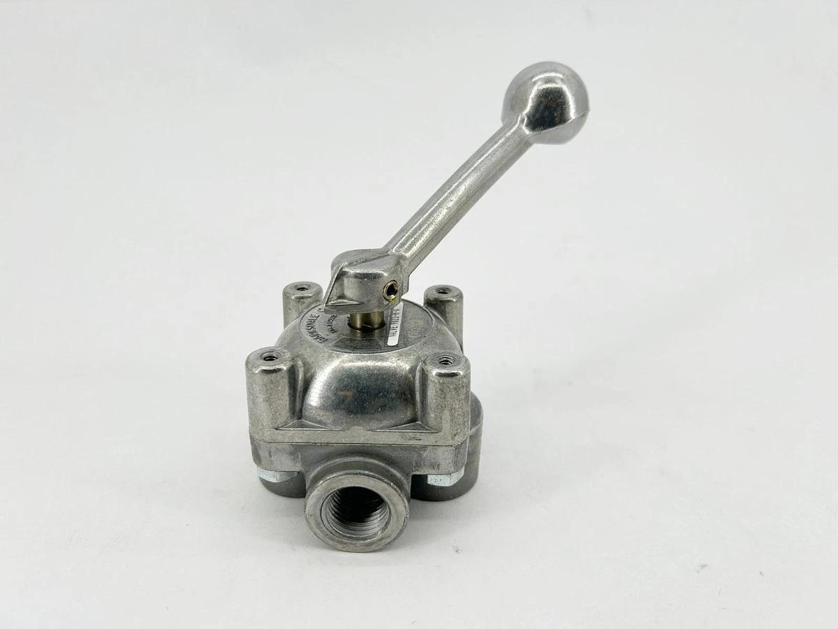New Barksdale 9023-M-A Pneumatic Directional Control Valve 1/2" - No Box
