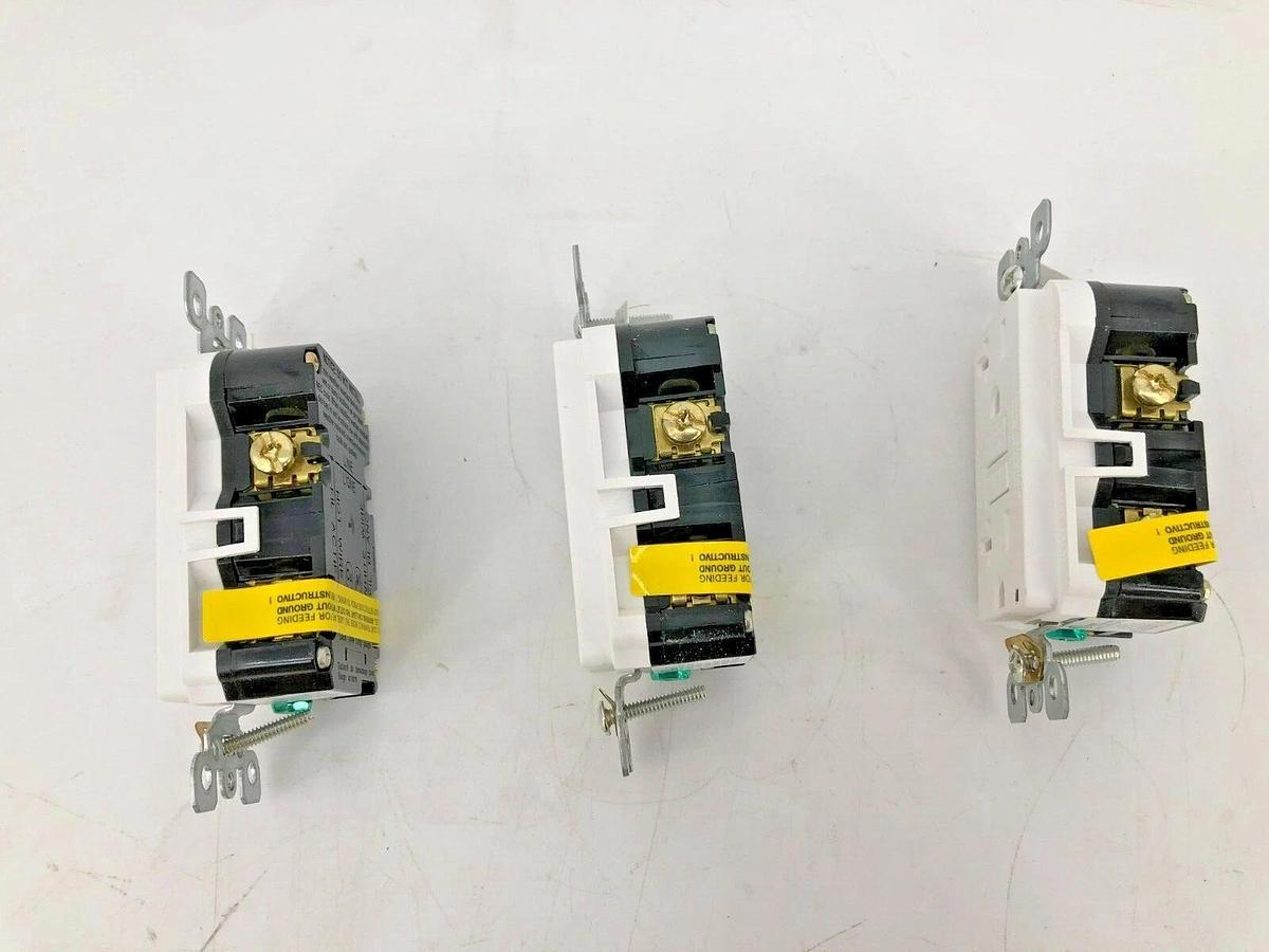 New Lot of 3 Leviton GFNT2-3W Self-Test SmartlockPro Slim GFCI Receptacles