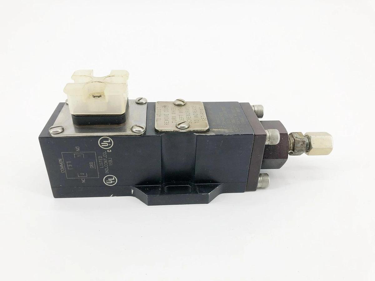 Used PSI 1G11N1.53 Pressure Switch 50-450psig 11A-1/4HP 125/250VAC 5A 30VDC