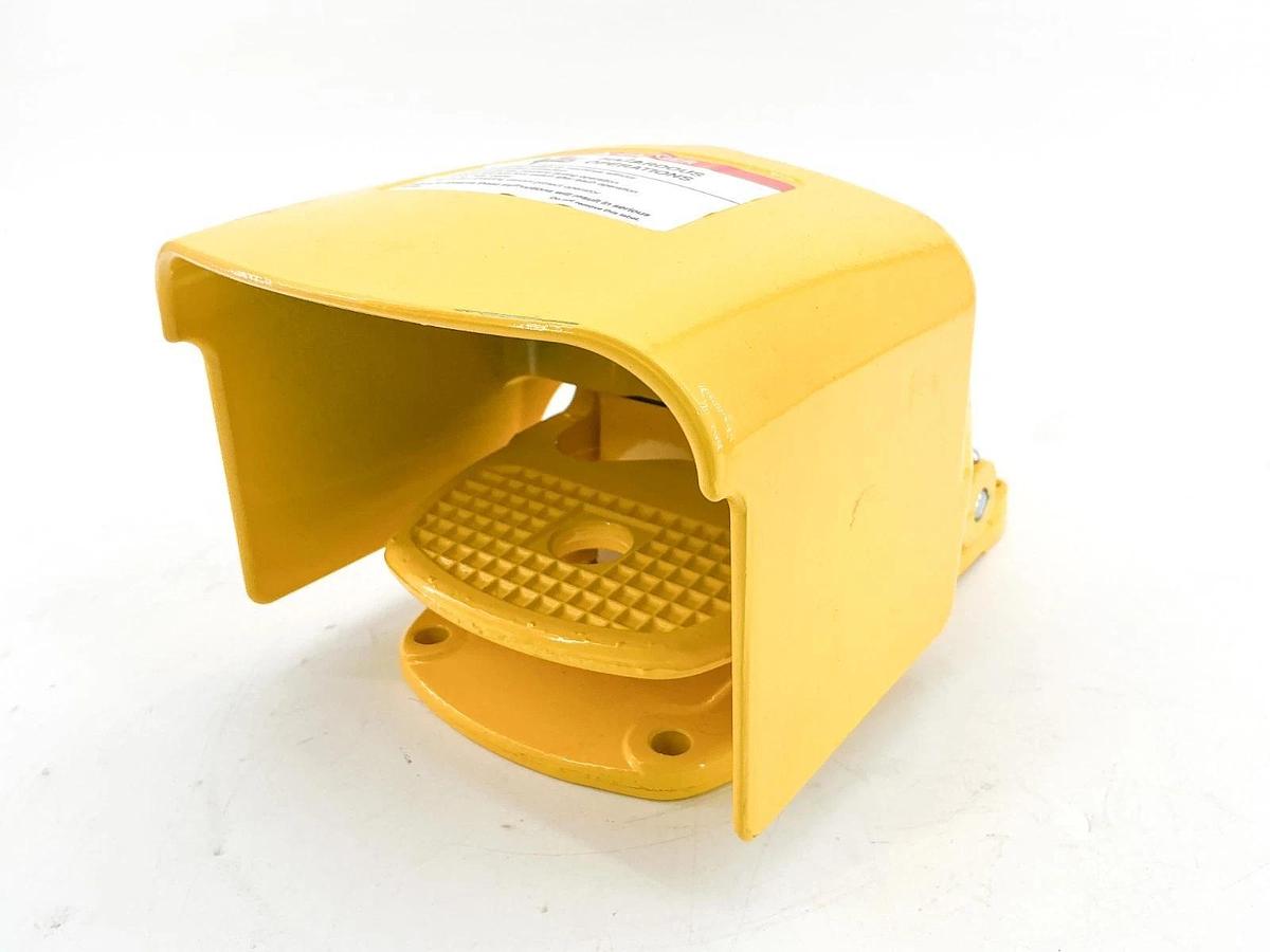 New Square D 9002AW2 Foot Switch 600VAC/DC 81592