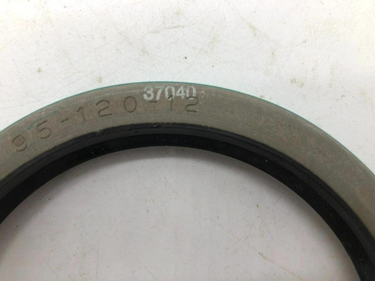 Lot of 2 New Chicago Rawhide 37040 Oil Seals