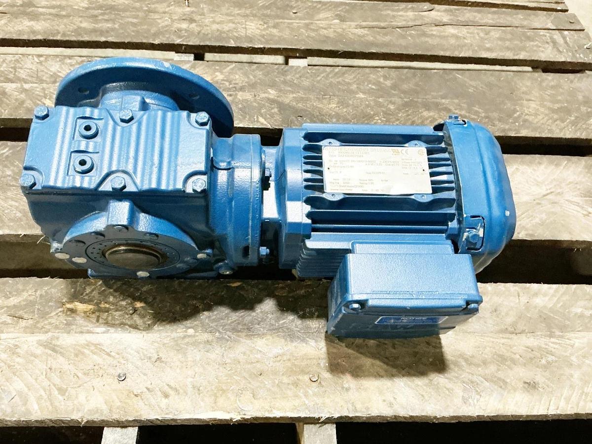 New SEW Eurodrive SAF47DRS71M4 Gearmotor 15-89RPM Output .75HP 230/460V